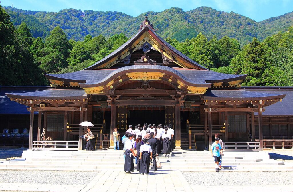 弥彦神社
